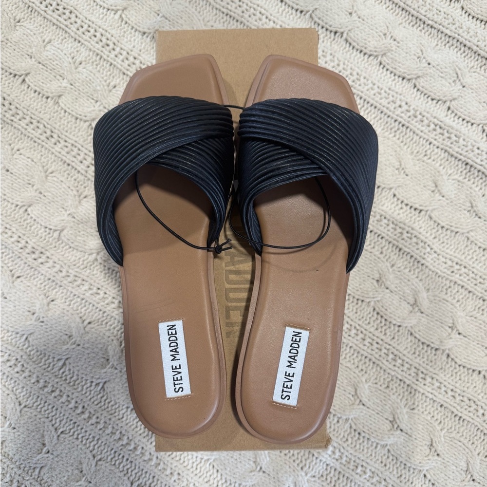 Steve Madden Black and Tan Slide Sandals